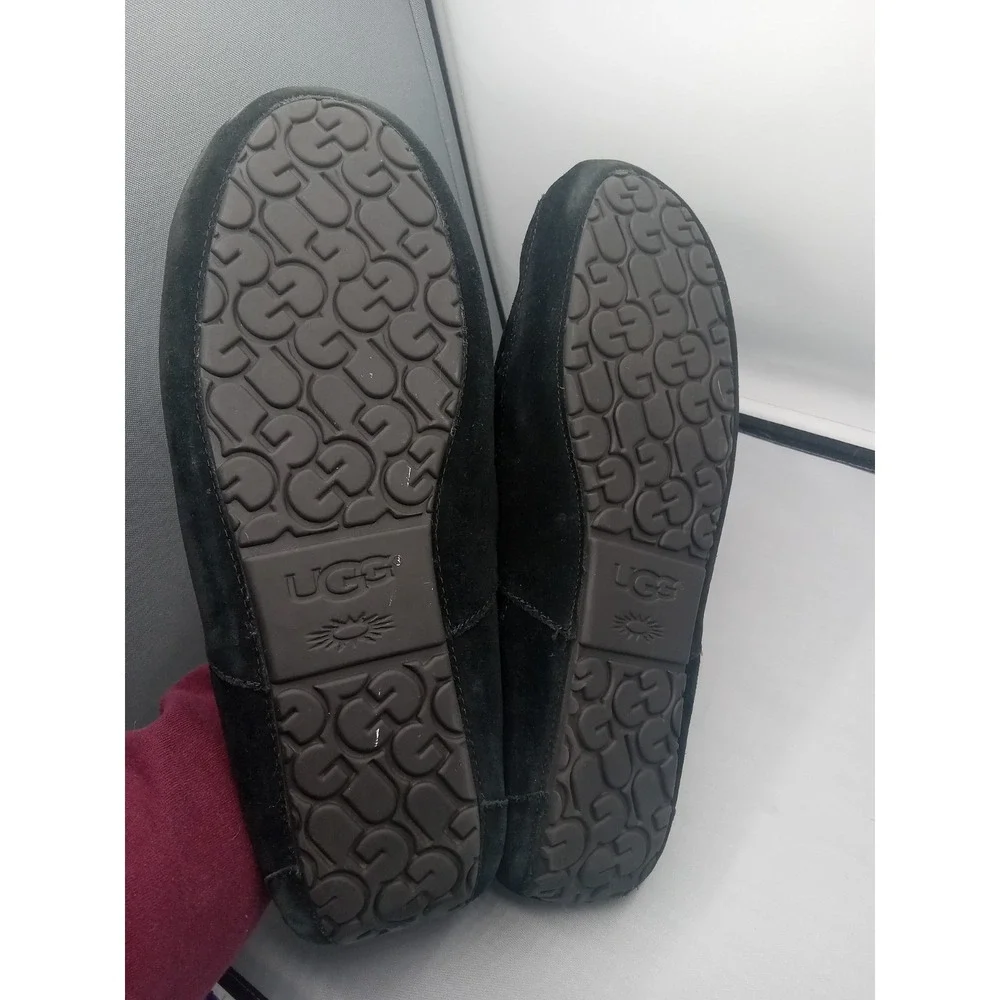 UGG‎ Mens Ascot Slipper Black Suede Size 18 Has A Spot.